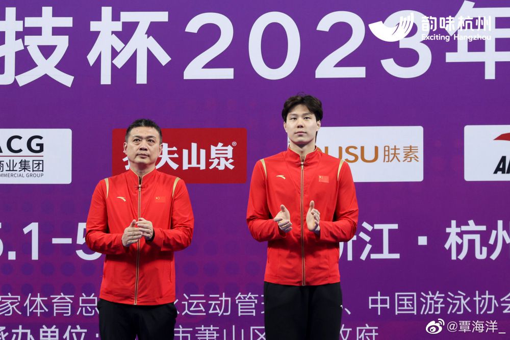 德国转会市场显示，三镇今年12月31日合同到期的球员包括吴飞、高准翼、贺惯、李扬、张文涛、杨阔、吕海东、邓涵文、段刘愚、戴维森、马尔康、阿齐兹、罗竞。